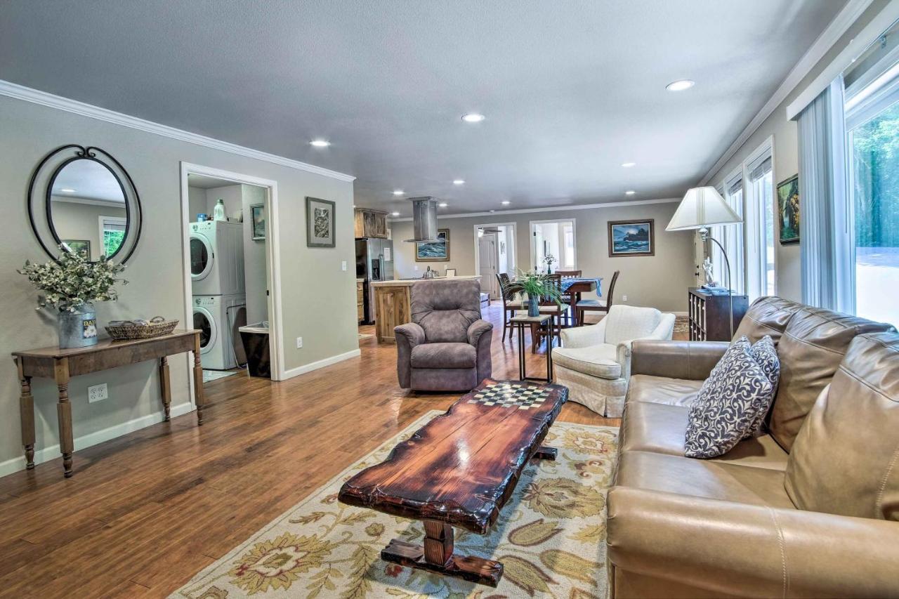 Coos Bay Retreat Less Than 2 Mi To Marina And Casino! Exteriör bild